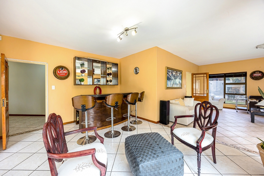 6 Bedroom Property for Sale in Sunset Beach Western Cape